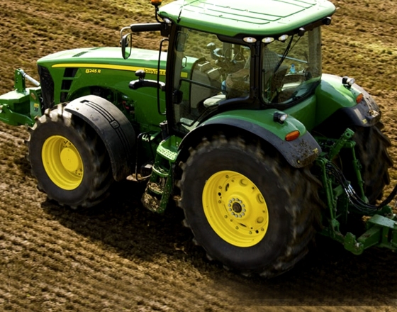TRACTOR-8245R